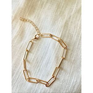 Delicate Gold color paperclip bracelet with lobster clasp and adjustable links